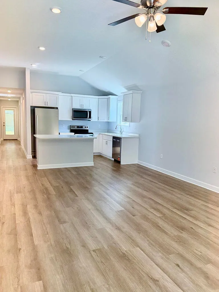 3 bed, 1267 sqft, $1,750 — Photo 2