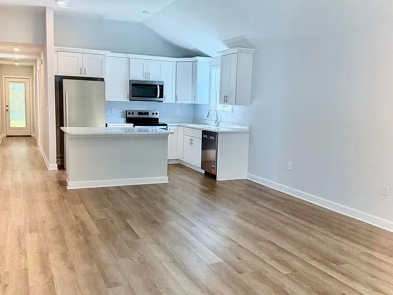 2913 Shoffner Ave — Photo 2