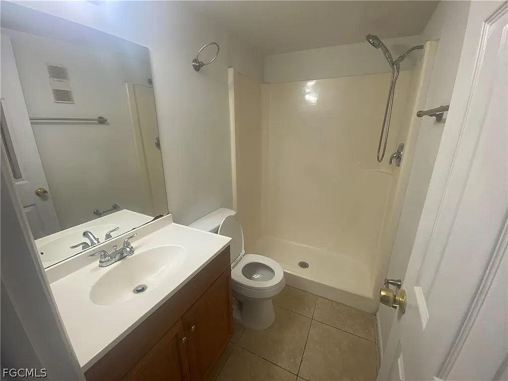 2 bed, 2.0 bath, 752 sqft, $1,200 — Photo 2