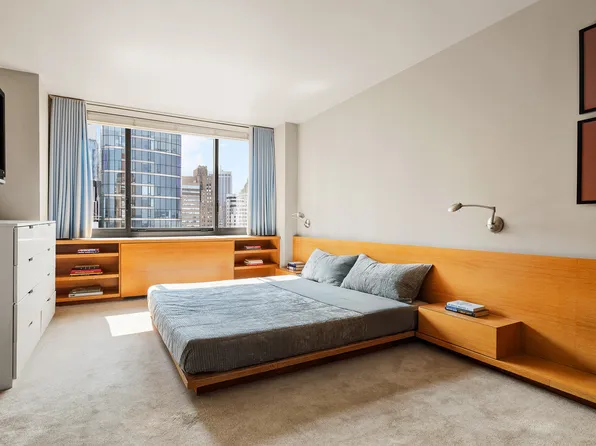 200 Rector Place image 9 of 15