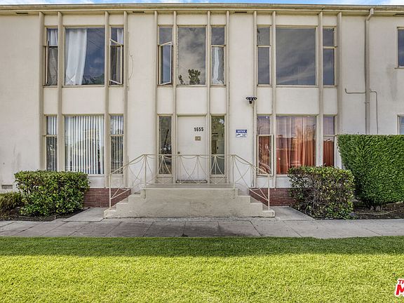 3rd image of 1655 Carmona Ave
