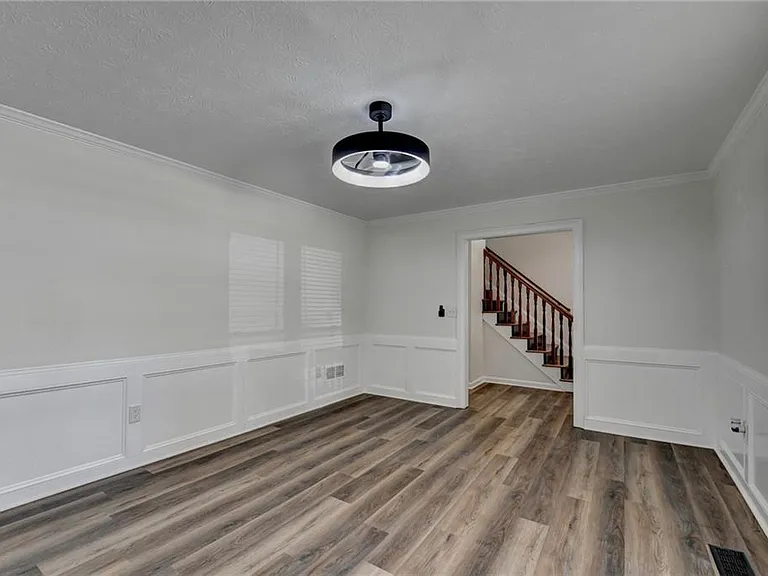 1530 Plunketts Rd — Photo 16