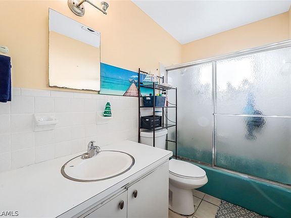 3rd image of 926 Marsh Ave