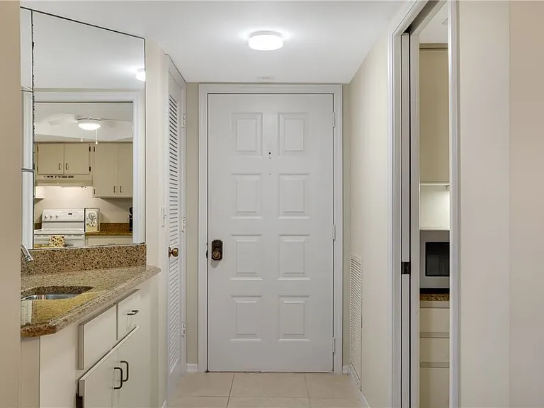 1815 Mooringline Dr #1D — Photo 27