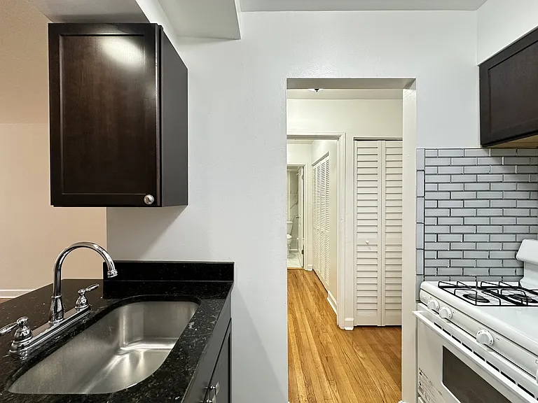 6830 N Sheridan Rd #574 — Photo 7