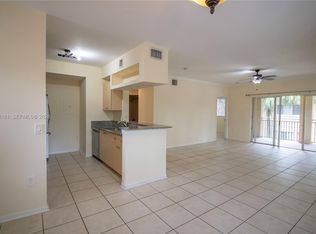 2469 Centergate Dr, Hollywood, FL 33025
