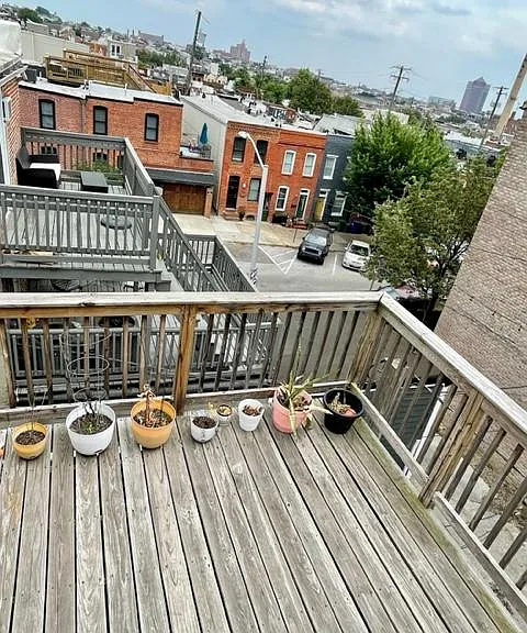 2433 Foster Ave — Photo 23