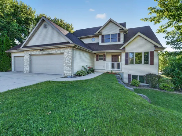 211 N Heatherstone Dr, Sun Prairie, WI 53590