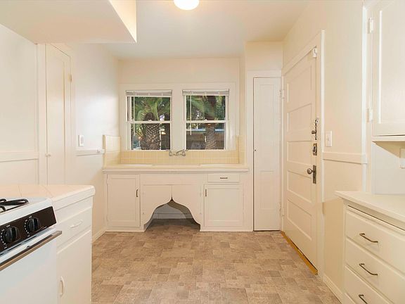3rd image of 618 S Marengo Ave #618