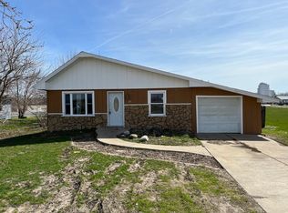 201 N School St, Carlock, IL 61725