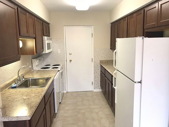 2nd image of 10035 S Cicero Ave APT 303