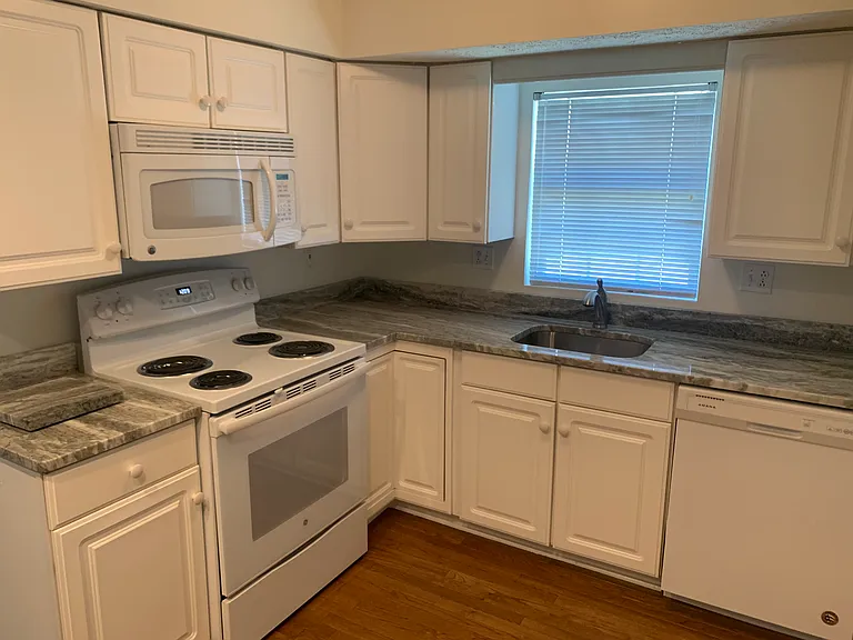 127 Greenwood Dr #8 — Photo 4