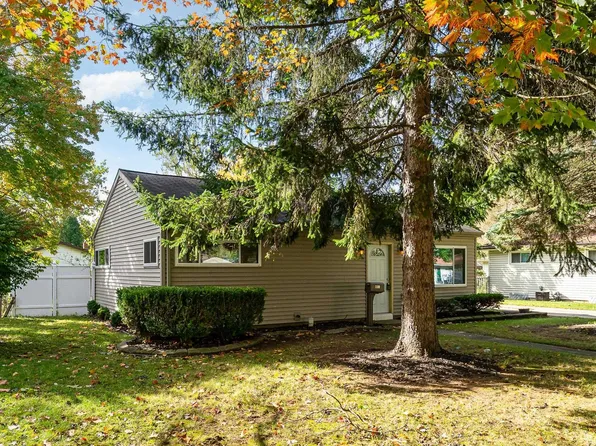 1110 Corrinne St, Midland, MI 48642