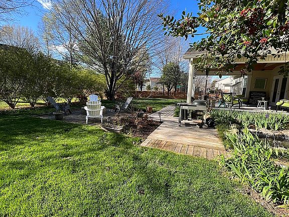2nd image of 106 Blossom Ct