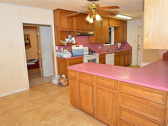 KITCHEN FEATURES PLENTY OF COUNTERTOP SPACE. DON'T SWEAT THE PINK!