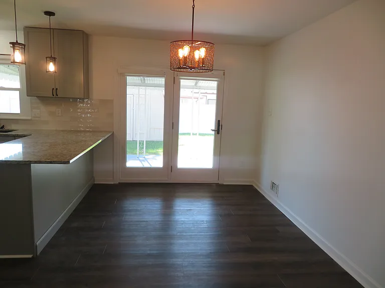 7895 Pavilion Dr — Photo 19