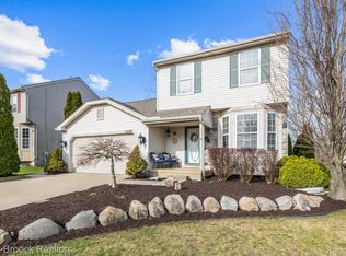2539 Driftwood Dr, Waterford, MI 48329