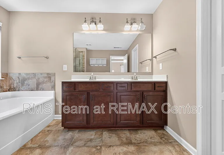 1572 Lenox Overlook Rd — Photo 37
