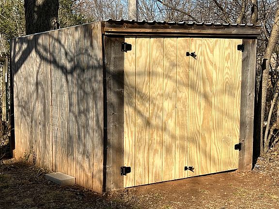 Outside storage building for lawnmower and other things