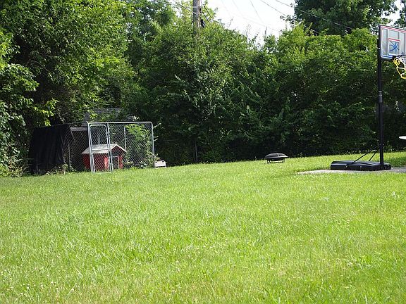 3rd image of 1825 Balfour Dr