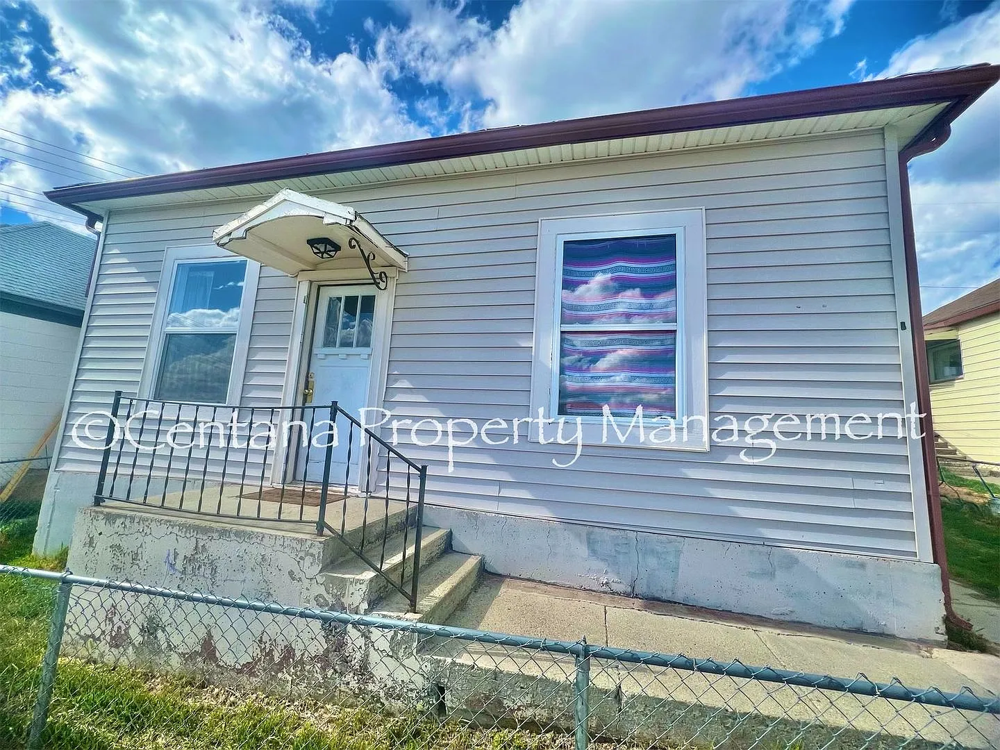 2 Bedroom Home in Walkerville with a bonus room! — Photo 1