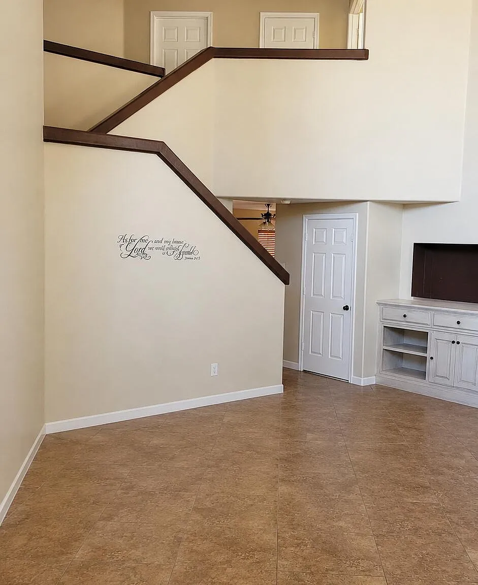 4 bed, 2.5 bath, 2481 sqft, $2,300 — Photo 3