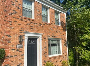 1988 Mayflower Dr, Woodbridge, VA 22192