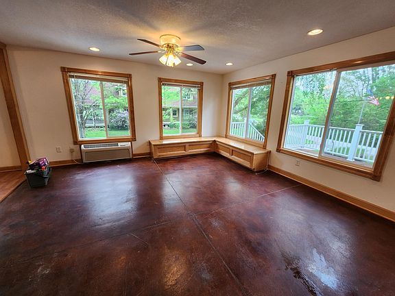 3rd image of 4140 NE Casebeer Dr