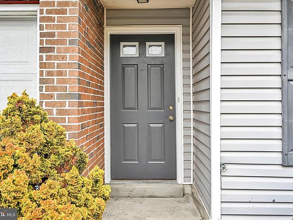 3rd image of 130 Peregrine Ln