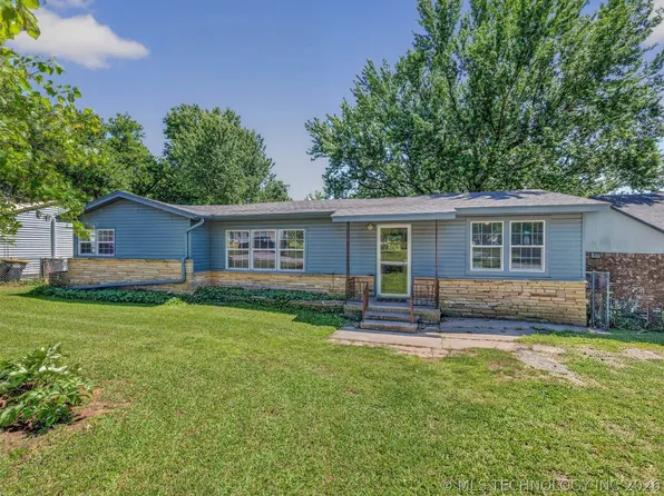 202 E Hickory St, Coweta, OK 74429