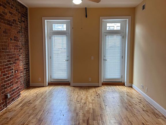 4th image of 213-215 E Grace St #203