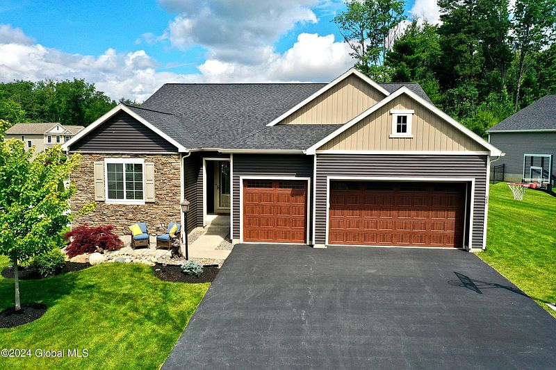 2nd image of 25 Londonderry Way