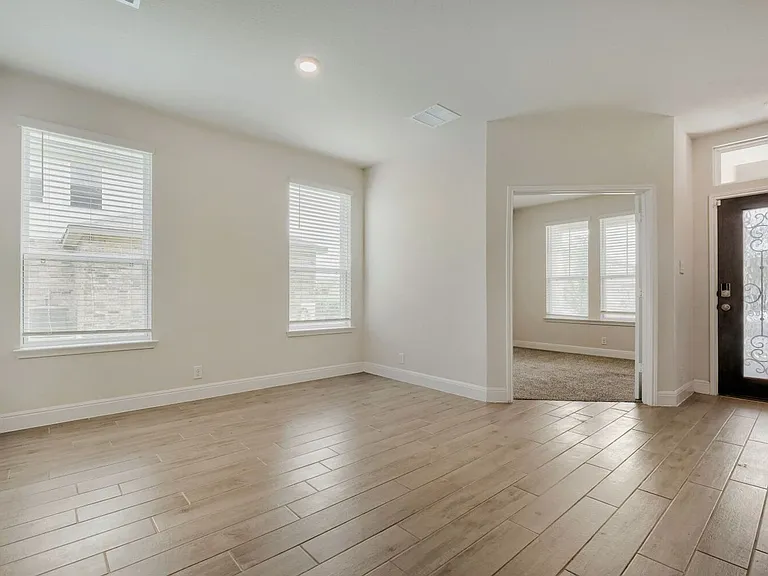810 Town Creek Way — Photo 5