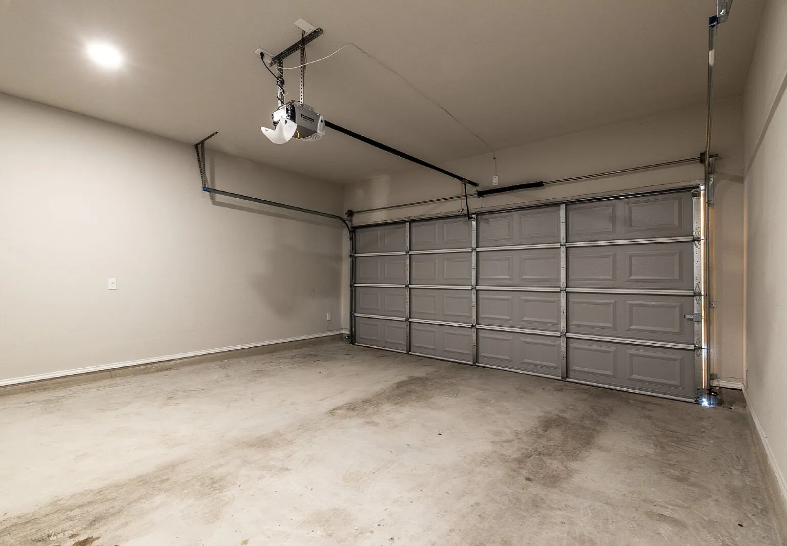 3 bed, 2.5 bath, 1372 sqft, $1,597 — Photo 1