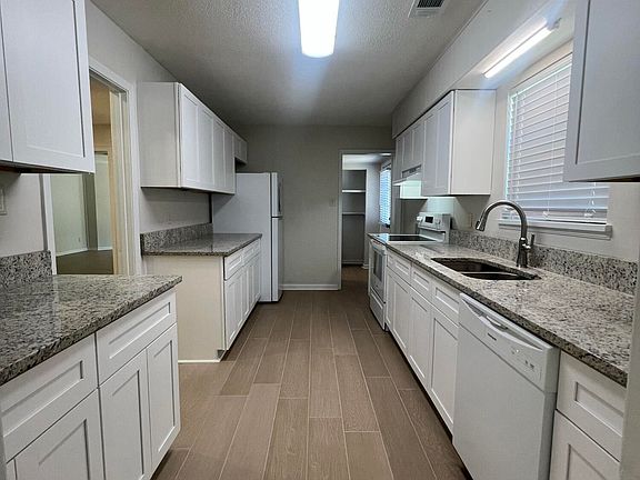 5th image of 114 Woodland Cir