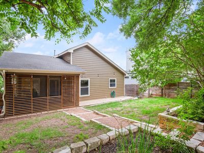 2111 E 8th St, Austin, TX, 78702