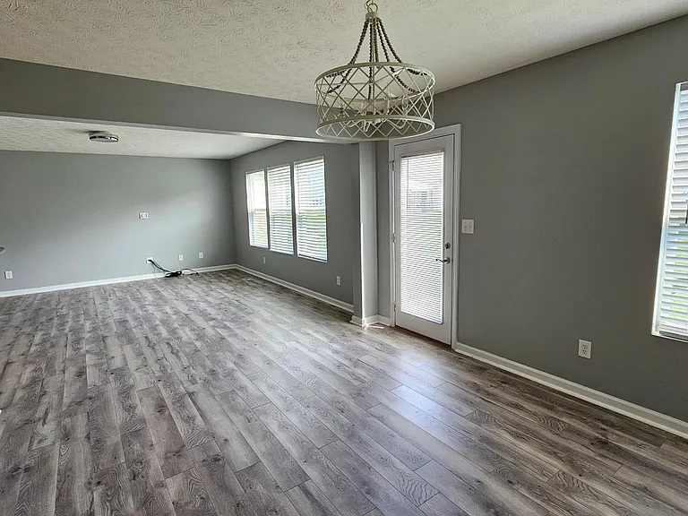 2517 Middle View Dr — Photo 11