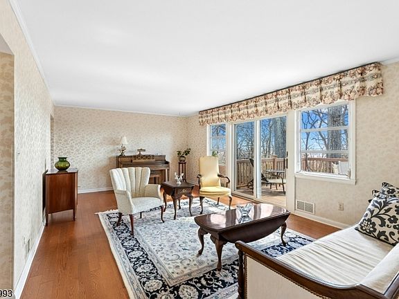 5th image of 10 Tree Top Dr