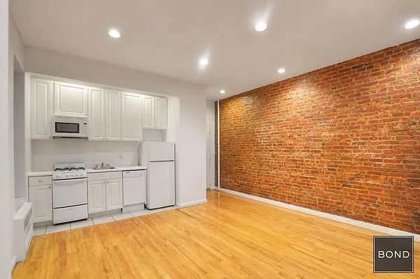 Rented by Bond New York | media 13