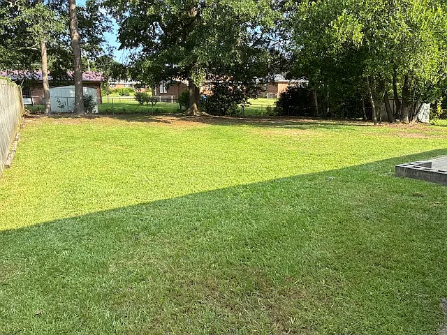 2033 Mango Cir — Photo 18