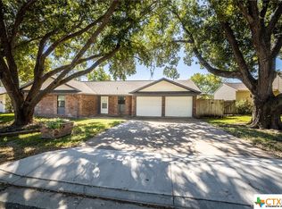 704 Ridgemont Ln, Gonzales, TX 78629
