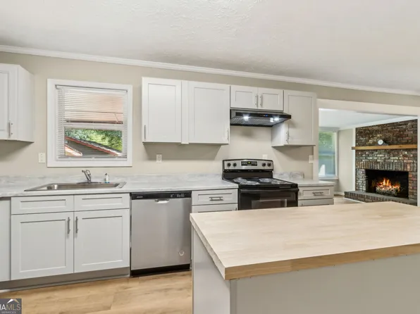 3600 Willowwind Ct, Loganville, GA 30052
