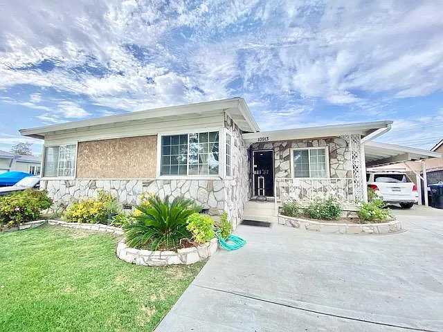 4 bed, 1783 sqft, $4,000 — Photo 1