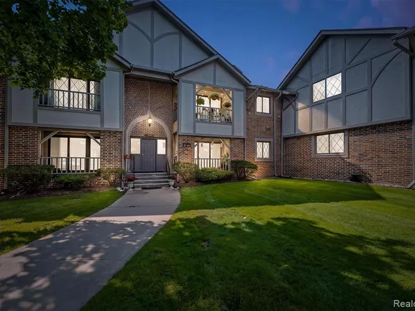 42160 Woodward Ave Unit 18, Bloomfield Hills, MI 48304