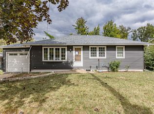1303 Highwood Dr NW, Cedar Rapids, IA 52405