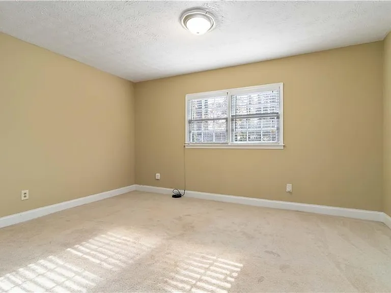 888 Chartley Dr SW — Photo 17