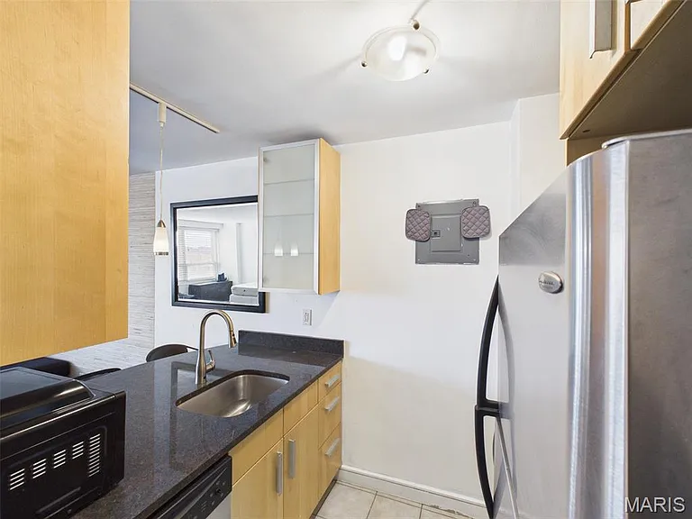 210 N 17th St #707 — Photo 2