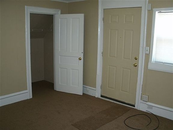 3rd image of 828 9th St NW #2
