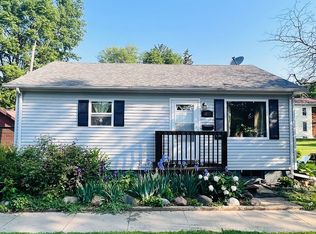 715 3rd St, Henry, IL 61537