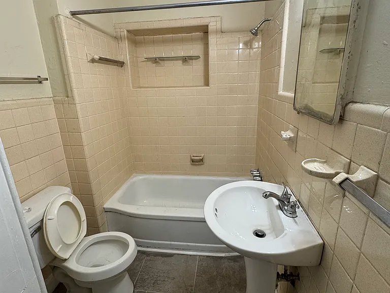 1009 Westover Ave — Photo 3